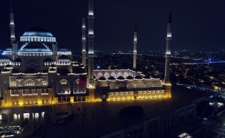 Büyük Çamlıca Camii’nde ilk teravih namazı havadan görüntülendi