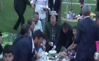 Cumhurbaşkanı Erdoğan piknik sofrasında vatandaşlarla iftar yaptı