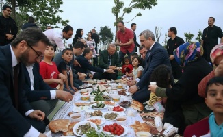 Cumhurbaşkanı Erdoğan vatandaşlarla iftar yaptı