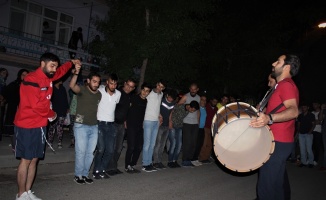 Elazığ’da davullu klarnetli sahur halayı