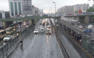 İstanbul’da yağmur etkili olmaya başladı