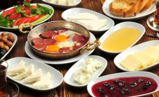 “Kahvaltı sofralarındaki besinlerin sahurda da tüketilmesi gerekiyor“