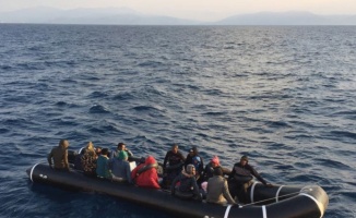 Kuşadası Körfezi’nde 10’u çocuk 24 kaçak göçmen yakalandı