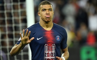 PSG, Mbappe'nin takımda kalacağını açıkladı