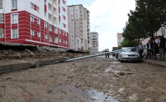 Sivas’ta aşırı yağış sonrası sitesinin istinat duvarı çöktü