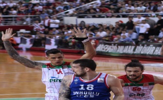 Tahincioğlu Basketbol Süper Ligi: Pınar Karşıyaka: 66 - Anadolu Efes: 96