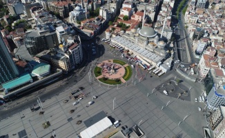 Taksim Meydanı’na çelenk bırakılması havadan görüntülendi