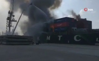 Tayland’da kimyasal madde taşıyan gemi yandı, en az 50 kişi hastaneye kaldırıldı