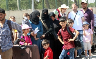 20 bin Suriyeliden 4 bini Türkiye’ye döndü