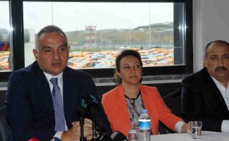 Bakan Ersoy, İstanbul Havalimanı taksicileri ile bir araya geldi