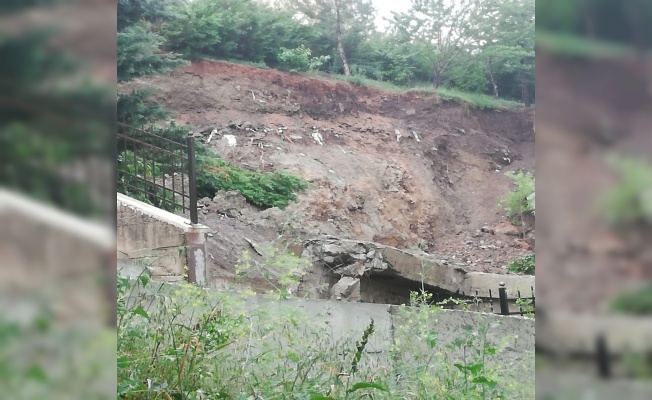 Başkent’te yağmura dayanamayan istinat duvarları çöktü