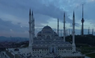 Büyük Çamlıca Camii’nde ilk bayram namazını Ali Erbaş kıldırdı