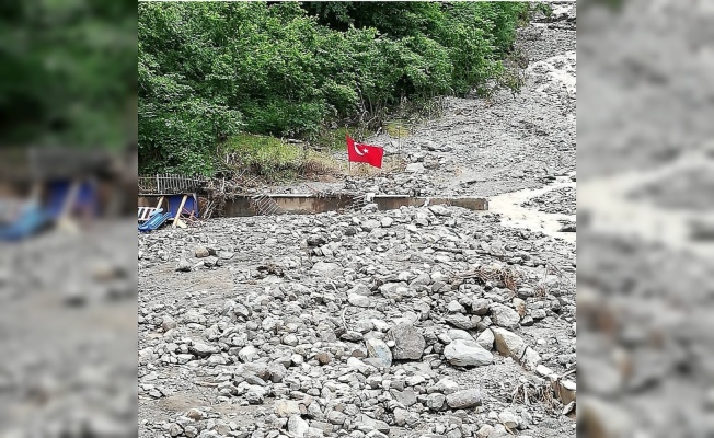 Çamlıktepeli gençlerin Türk bayrağına saygısı duygulandırdı