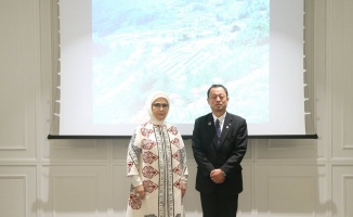 Emine Erdoğan, Japonya’da belediyenin sıfır atık sunumunu dinledi