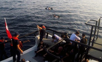 Bodrum açıklarında düzensiz göçmenleri taşıyan tekne battı