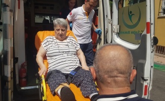 İstanbul’da 112 ekipleri hasta ve engelli vatandaşları sandığa taşıdı