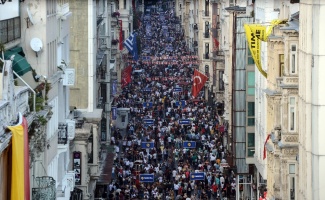 İstiklal Caddesi’nde insan seli