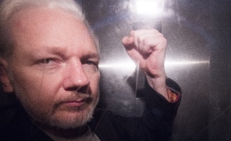 İsveç Mahkemesi Assange’ı tutuklama talebini reddetti