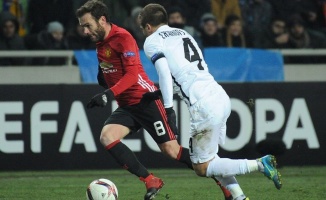 Mata 2 yıl daha Manchester United'da