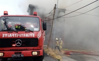 Samatya Sahili’nde bulunan evdeki yangın korkuttu