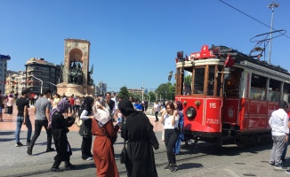 Taksim’de adım atacak yer kalmadı