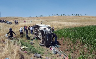 Tarım işçilerini taşıyan kamyonet devrildi: 35 yaralı