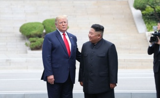 Trump ve Kim silahsızlandırılmış bölgede buluştu