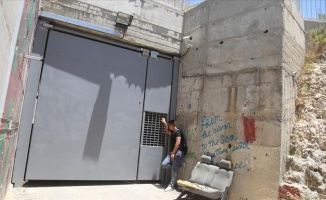 Ayrım Duvarı&#039;nın tecrit ettiği Filistinli aile hapis hayatı yaşıyor