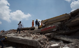 Hindistan&#039;da bina çöktü: 14 ölü