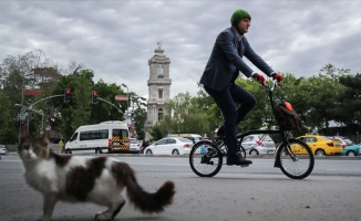 İstanbul&#039;u &#039;Hollandalı&#039; gibi yaşıyor