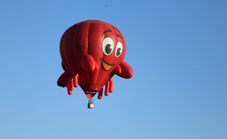 Kapadokya&#039;da balonlar festival için havalandı