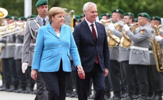 Merkel yine titreme nöbeti geçirdi