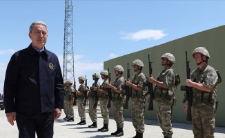 Milli Savunma Bakanı Akar ve Kuvvet Komutanları Suriye sınırında