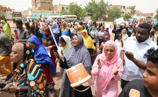 Sudan’da halk cuntaya karşı ayaklandı, 5 gösterici hayatını kaybetti