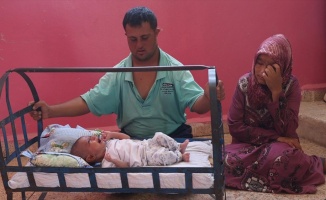 Suriye&#039;de &#039;mucize bebek&#039; yardım bekliyor