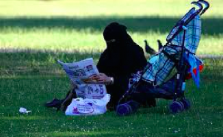 Hollanda&#039;da Burkalı kadınlara &#039;sivil müdahale&#039; endişesi