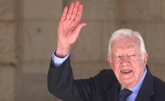 Evinde düşen eski ABD Başkanı Carter hastaneye kaldırıldı