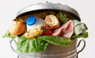 Ruslar, değeri 1 trilyon Ruble’den fazla tonlarca yiyeceği çöpe atıyor