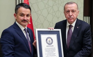 'En fazla fidan dikme rekoru' belgesi Cumhurbaşkanı Erdoğan'a takdim edildi