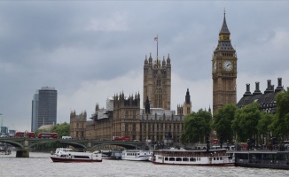 Londra Köprüsü&#039;nde bıçaklı saldırı iddiası