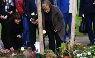 Merkel&#039;den NSU kurbanları anıt parkına ziyaret