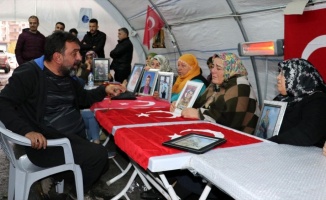 Sanatçılardan Diyarbakır annelerine destek