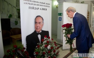 Azerbaycan lideri merhum Haydar Aliyev ölümün 16. Yıldönümünde Moskova&#039;da anıldı