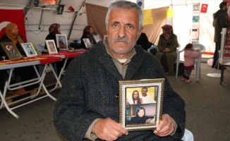 Baba Mehmet Laçin: Kızımdan bir haber almadan buradan ayrılmayacağım