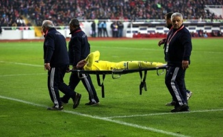 Fenerbahçeli futbolcu Sadık Çiftpınar sakatlığı nedeniyle sezonu kapattı