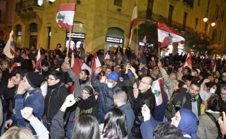 Lübnan&#039;da binlerce gösterici Beyrut&#039;ta toplandı