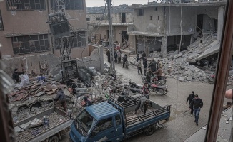 Rusya'nın İdlib'e saldırılarında 9 sivil hayatını kaybetti