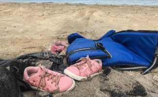 Çeşme&#039;de teknenin batması sonucu ölen çocuklardan geriye ayakkabıları kaldı