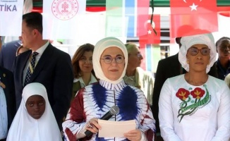 Emine Erdoğan Gambiya&#039;da cami ve okul açtı