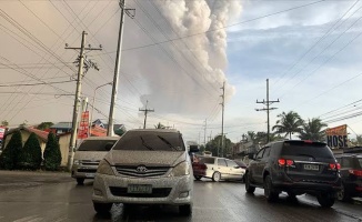 Filipinler&#039;de Taal Yanardağı&#039;nda patlama